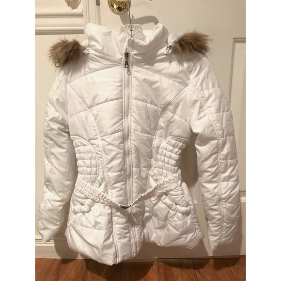 SALE‼️ LIKE NEW White fur hood coat - Picture 2 of 5